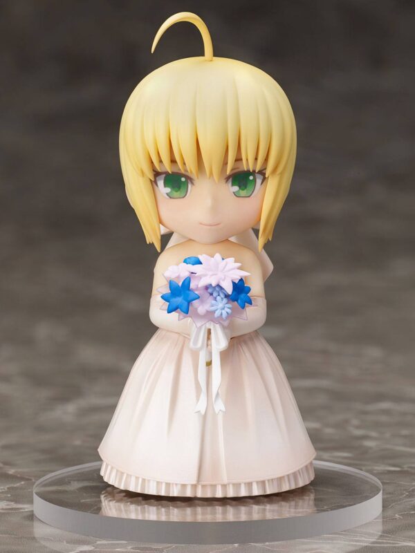 Descubre el apasionante mundo de Estatua Saber Decimo Aniversario Royal Dress.