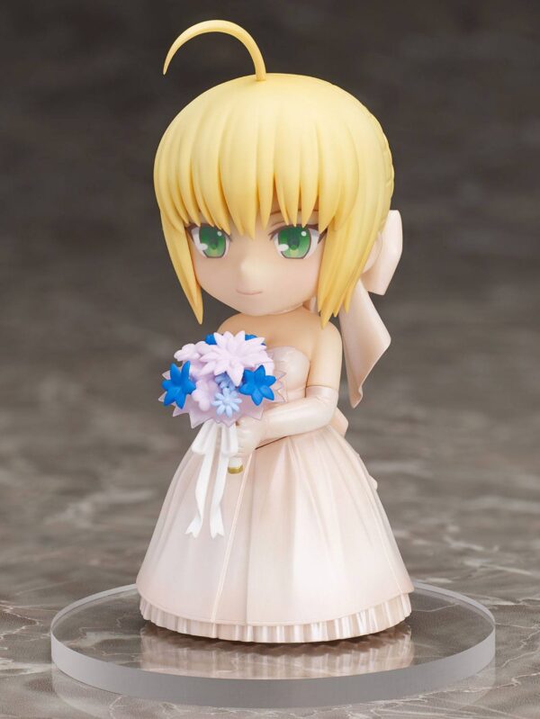 Descubre el apasionante mundo de Estatua Saber Decimo Aniversario Royal Dress.