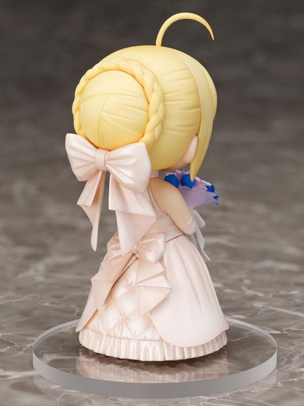 Descubre el apasionante mundo de Estatua Saber Decimo Aniversario Royal Dress.