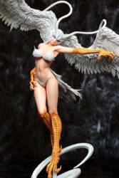 Descubre el apasionante mundo de Devilman Figura Sirene Demon Spiritual Wings in the Sky.