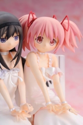 Descubre el apasionante mundo de Puella Magi Madoka Magica The Movie Figuras Homura Akemi y Madoka Kaname.