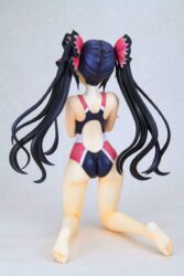Descubre el apasionante mundo de Hyperdimension Neptunia Figura Neptunia Noire Swimsuit Version.