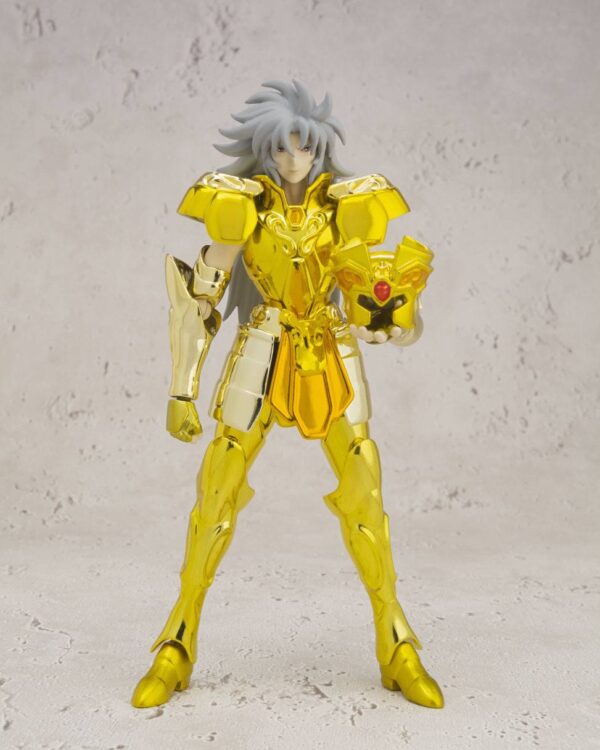 Descubre el apasionante mundo de Saint Seiya Soul of Gold Figura Saga de Geminis Saga Camara del Patriarca.