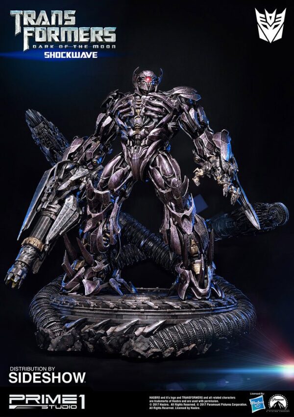 Descubre el apasionante mundo de Transformers El lado oscuro de la luna Figura Shockwave 93 cm.