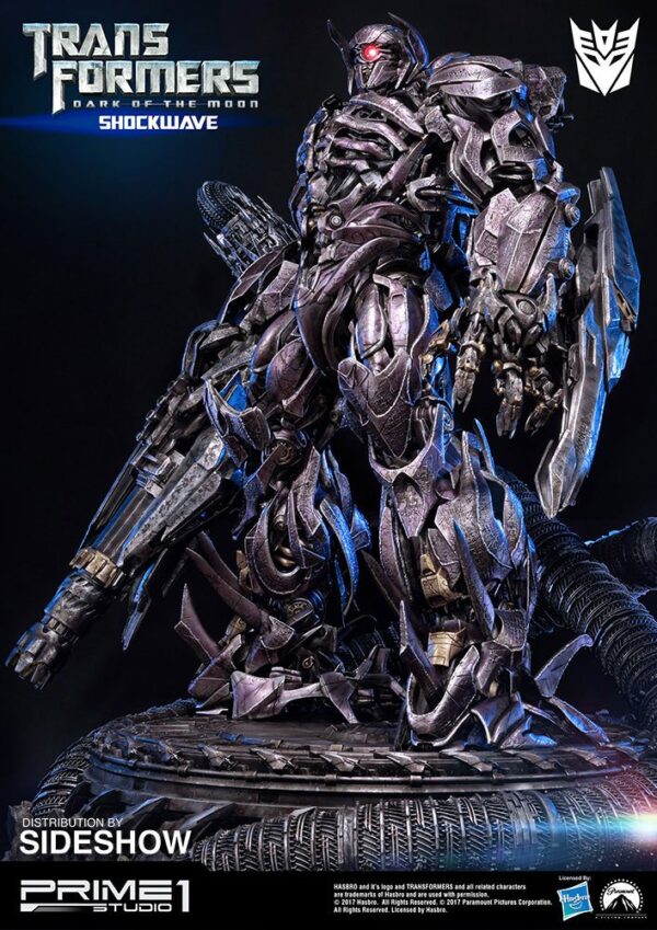 Descubre el apasionante mundo de Transformers El lado oscuro de la luna Figura Shockwave 93 cm.