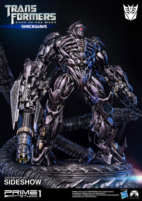 Descubre el apasionante mundo de Transformers El lado oscuro de la luna Figura Shockwave 93 cm.