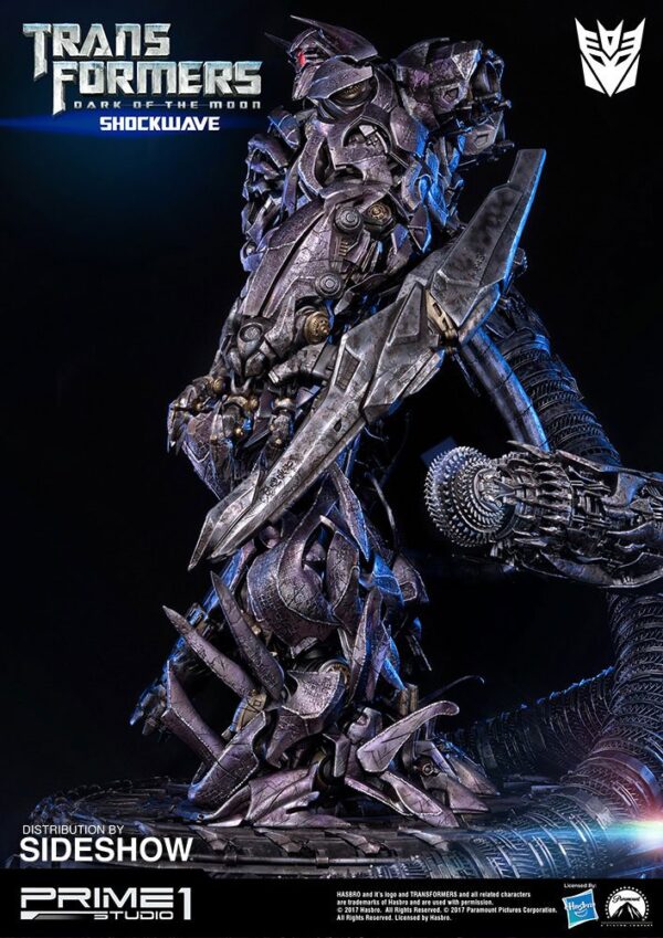 Descubre el apasionante mundo de Transformers El lado oscuro de la luna Figura Shockwave 93 cm.