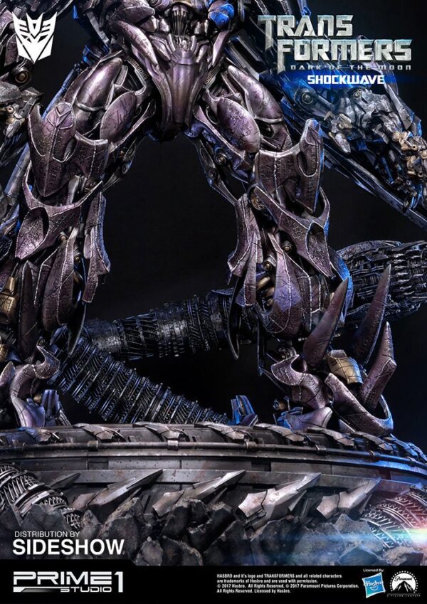 Descubre el apasionante mundo de Transformers El lado oscuro de la luna Figura Shockwave 93 cm.