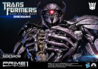 Descubre el apasionante mundo de Transformers El lado oscuro de la luna Figura Shockwave 93 cm.