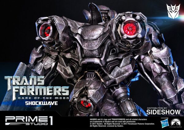 Descubre el apasionante mundo de Transformers El lado oscuro de la luna Figura Shockwave 93 cm.