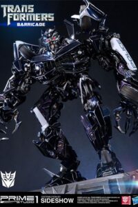 Descubre el apasionante mundo de Transformers Figura Barricade 76 cm.