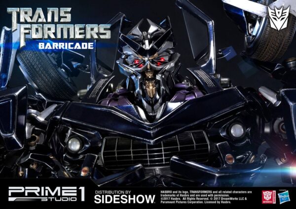 Descubre el apasionante mundo de Transformers Figura Barricade 76 cm.