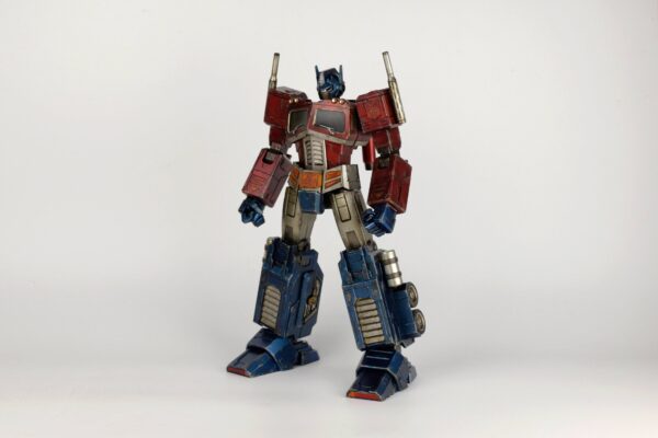 Descubre el apasionante mundo de Transformers Generation 1 Figura Optimus Prime Classic Edition 41 cm.