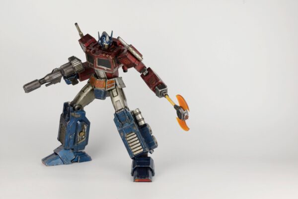Descubre el apasionante mundo de Transformers Generation 1 Figura Optimus Prime Classic Edition 41 cm.