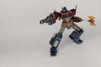 Descubre el apasionante mundo de Transformers Generation 1 Figura Optimus Prime Classic Edition 41 cm.