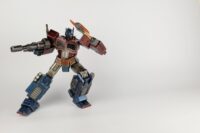 Descubre el apasionante mundo de Transformers Generation 1 Figura Optimus Prime Classic Edition 41 cm.