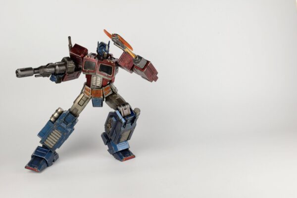 Descubre el apasionante mundo de Transformers Generation 1 Figura Optimus Prime Classic Edition 41 cm.