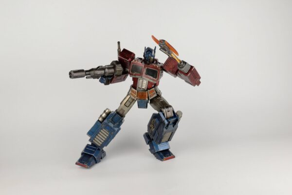 Descubre el apasionante mundo de Transformers Generation 1 Figura Optimus Prime Classic Edition 41 cm.