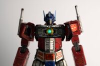 Descubre el apasionante mundo de Transformers Generation 1 Figura Optimus Prime Classic Edition 41 cm.