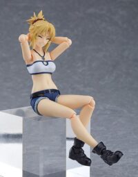 Descubre el apasionante mundo de Figura Fate Saber of Red Casual.
