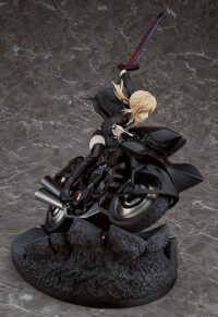 Descubre el apasionante mundo de Figura Fate Grand Order Saber Altria Pendragon Alter 27cm.