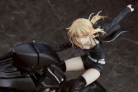 Descubre el apasionante mundo de Figura Fate Grand Order Saber Altria Pendragon Alter 27cm.