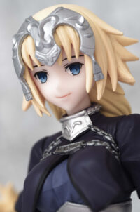Descubre el apasionante mundo de Estatua Fate Jeanne dArc 18cm.