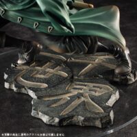 Descubre el apasionante mundo de One Piece Figura Portrait Of Pirates SA-MAXIMUM Roronoa Zoro 21 cm.