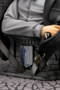 Descubre el apasionante mundo de Estatua Attack on Titan Levi Up Figure Color 25 cm.