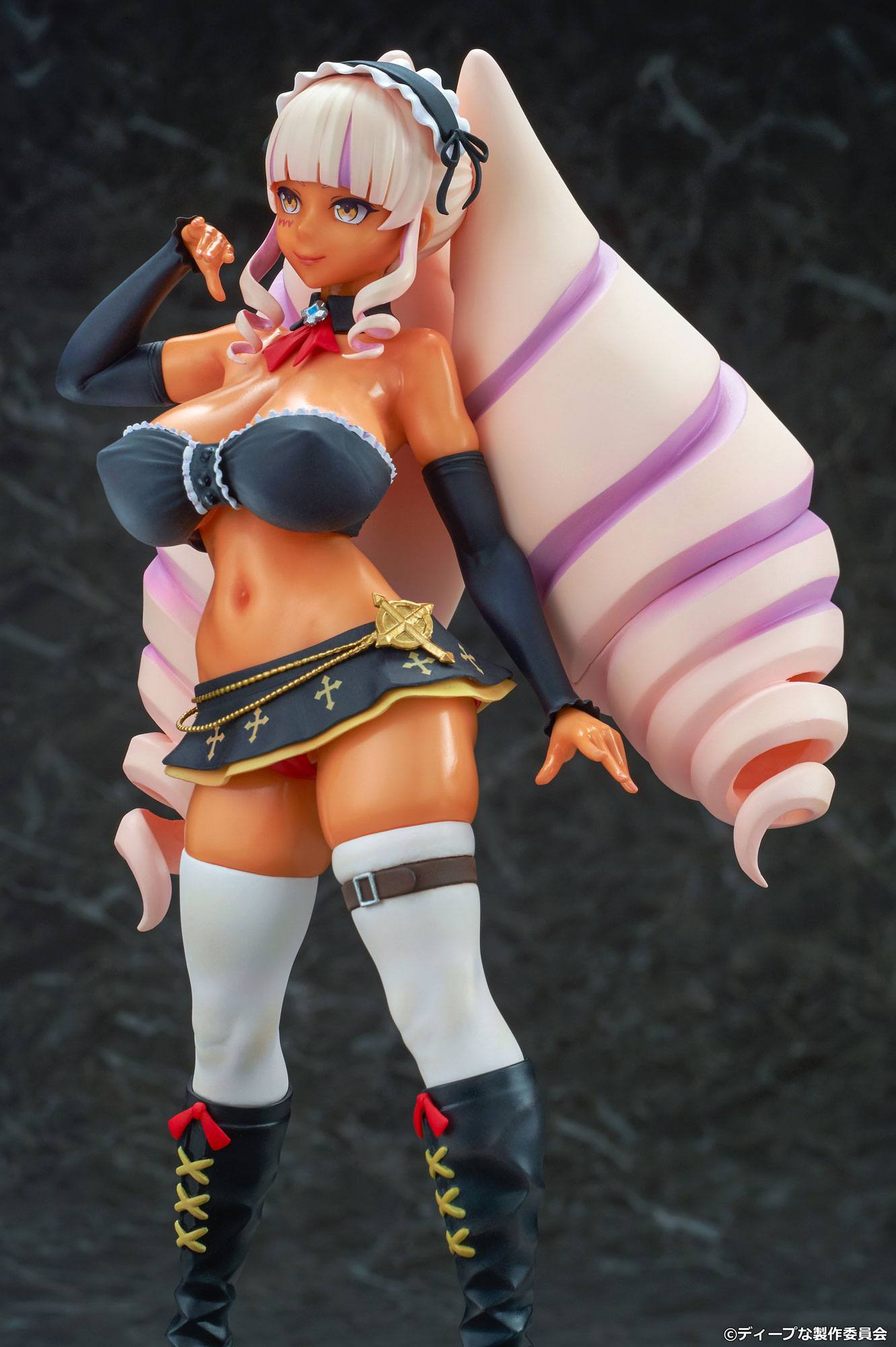 Descubre el apasionante mundo de Figura Hentai Deep Web Underground Tanned.