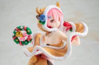 Descubre el apasionante mundo de Figura Ram Christmas Maid.