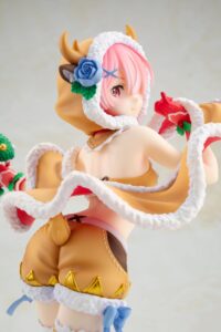 Descubre el apasionante mundo de Figura Ram Christmas Maid.