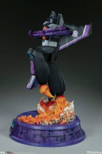 Descubre el apasionante mundo de Estatua Transformers Museum Scale Skywarp G1 67 cm.