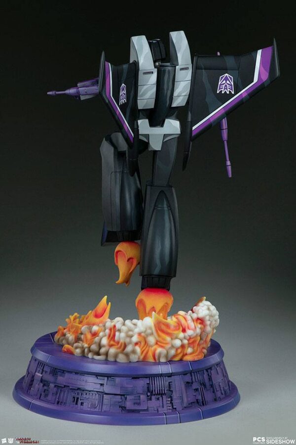 Descubre el apasionante mundo de Estatua Transformers Museum Scale Skywarp G1 67 cm.