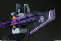 Descubre el apasionante mundo de Estatua Transformers Museum Scale Skywarp G1 67 cm.