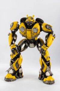 Descubre el apasionante mundo de Figura Bumblebee Premium Scale Bumblebee 35 cm.