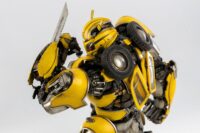 Descubre el apasionante mundo de Figura Bumblebee Premium Scale Bumblebee 35 cm.