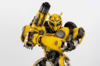 Descubre el apasionante mundo de Figura Bumblebee Premium Scale Bumblebee 35 cm.