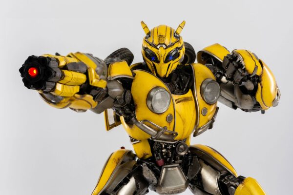 Descubre el apasionante mundo de Figura Bumblebee Premium Scale Bumblebee 35 cm.