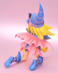 Descubre el apasionante mundo de Figura Dark Magician Girl.
