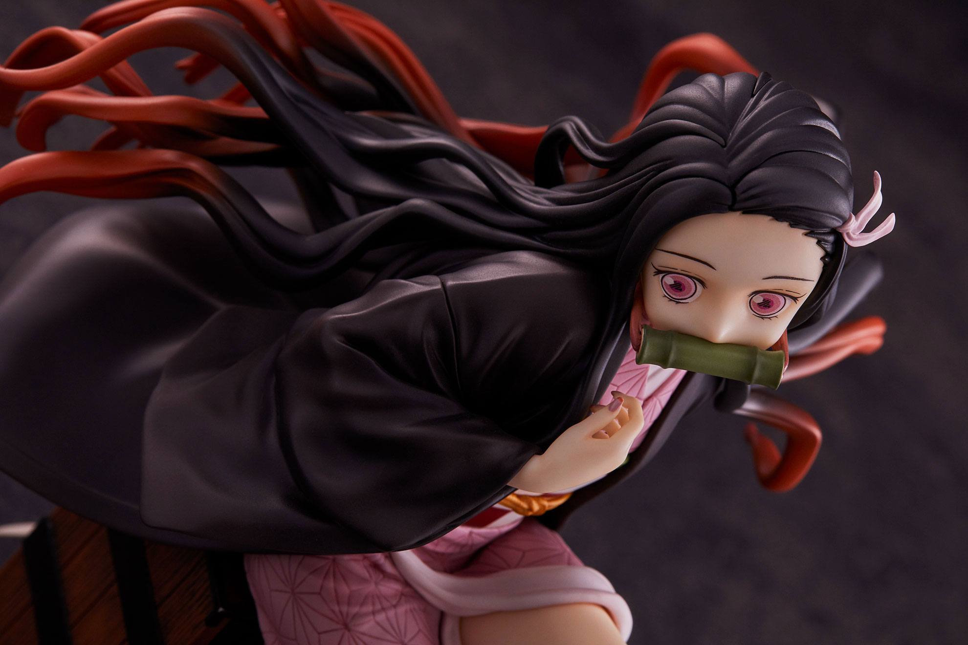 Descubre el apasionante mundo de Estatua Kimetsu no Yaiba Nezuko Kamado.
