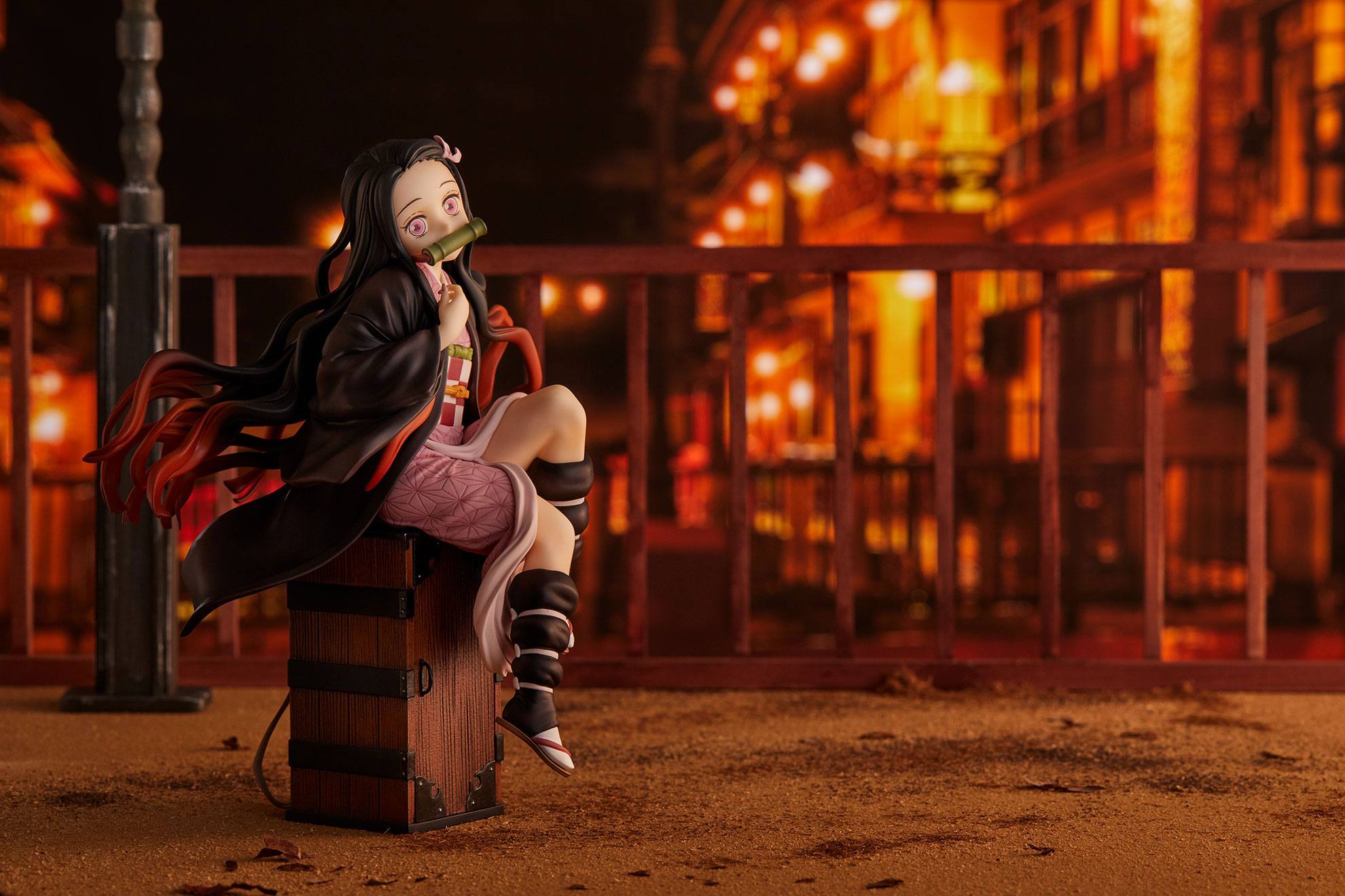 Descubre el apasionante mundo de Estatua Kimetsu no Yaiba Nezuko Kamado.