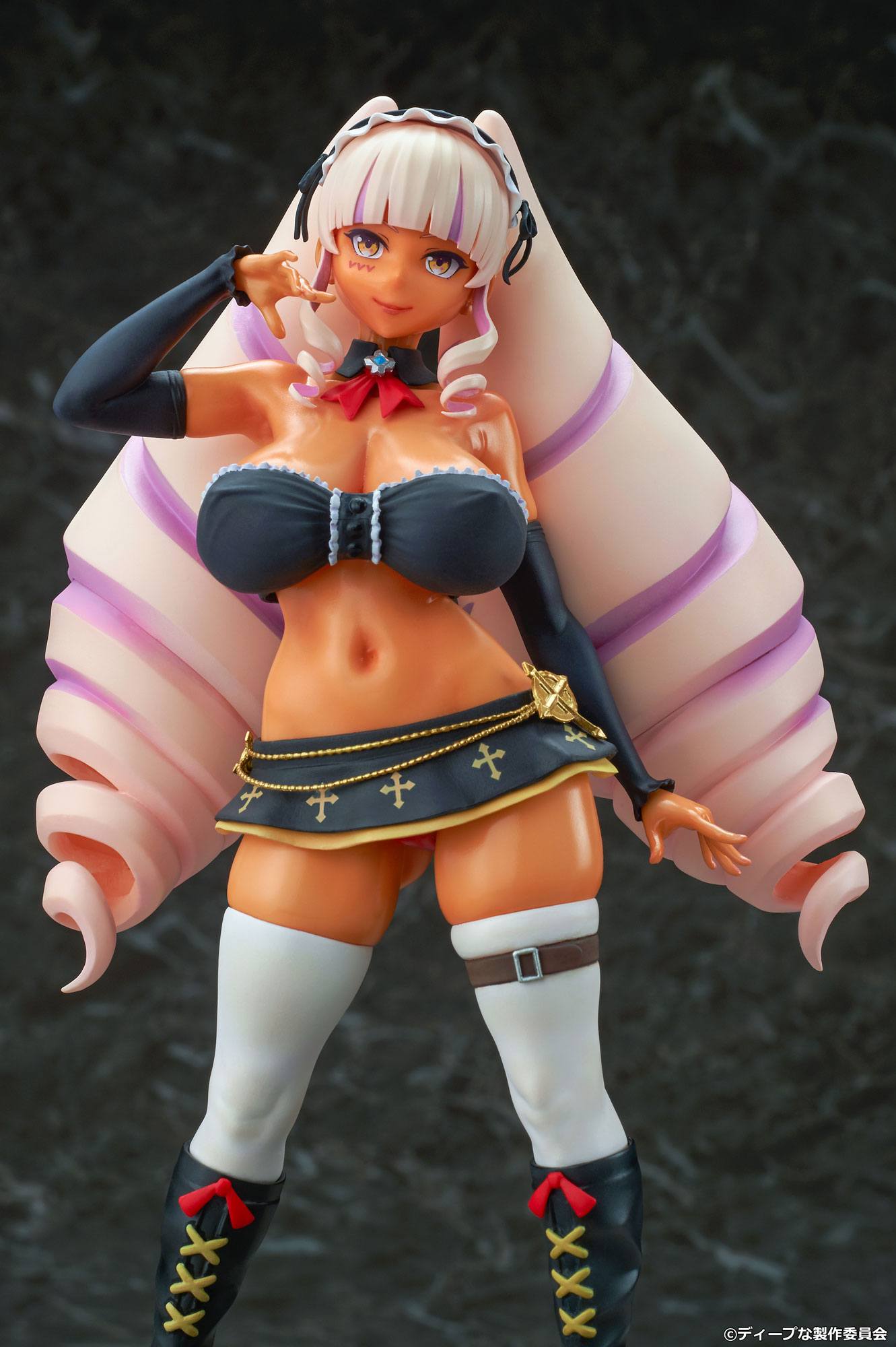 Descubre el apasionante mundo de Figura Hentai Deep Web Underground Tanned.