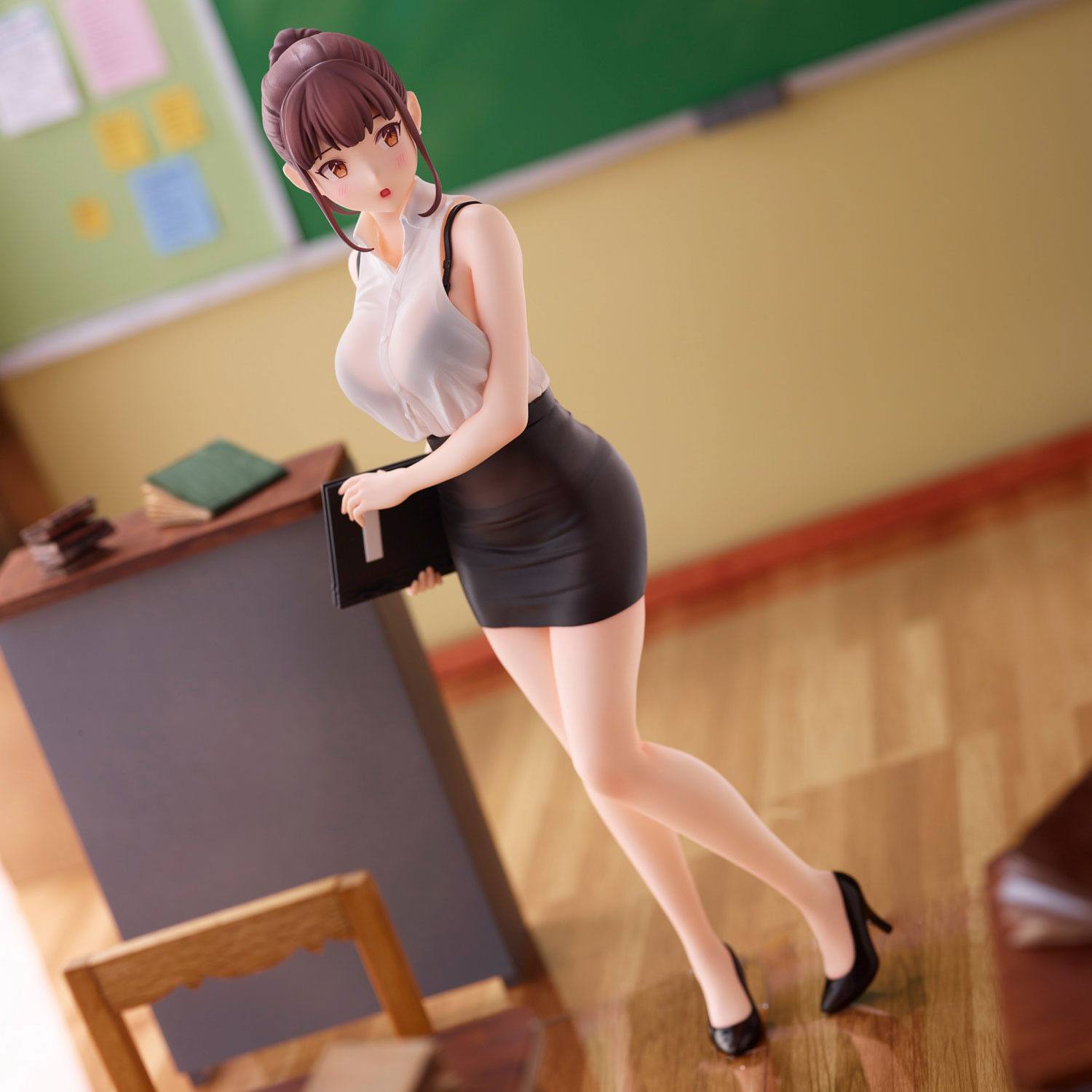 Descubre el apasionante mundo de Figura Hentai Homeroom Teacher.