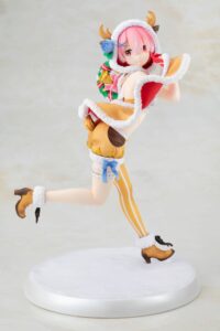 Descubre el apasionante mundo de Figura Ram Christmas Maid.