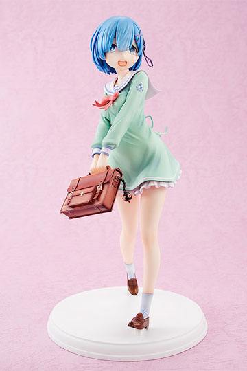 Descubre el apasionante mundo de Figura Re ZERO Starting Life in Another World Rem High School 23 cm.