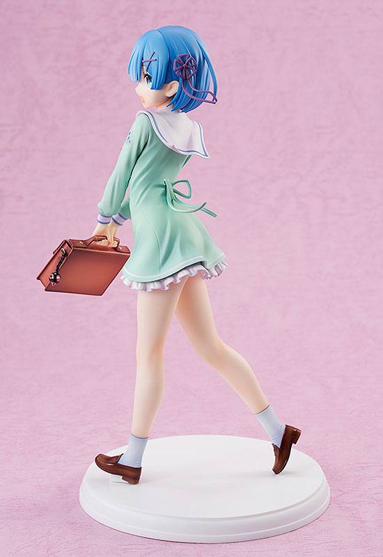 Descubre el apasionante mundo de Figura Re ZERO Starting Life in Another World Rem High School 23 cm.