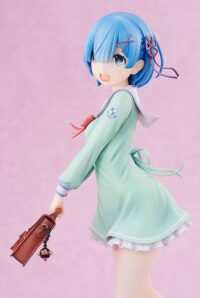 Descubre el apasionante mundo de Figura Re ZERO Starting Life in Another World Rem High School 23 cm.