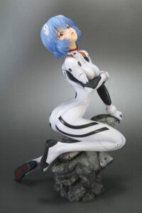 Descubre el apasionante mundo de Estatua Rei Ayanami Plugsuit 19cm.