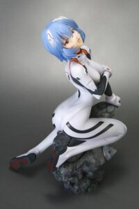 Descubre el apasionante mundo de Estatua Rei Ayanami Plugsuit 19cm.
